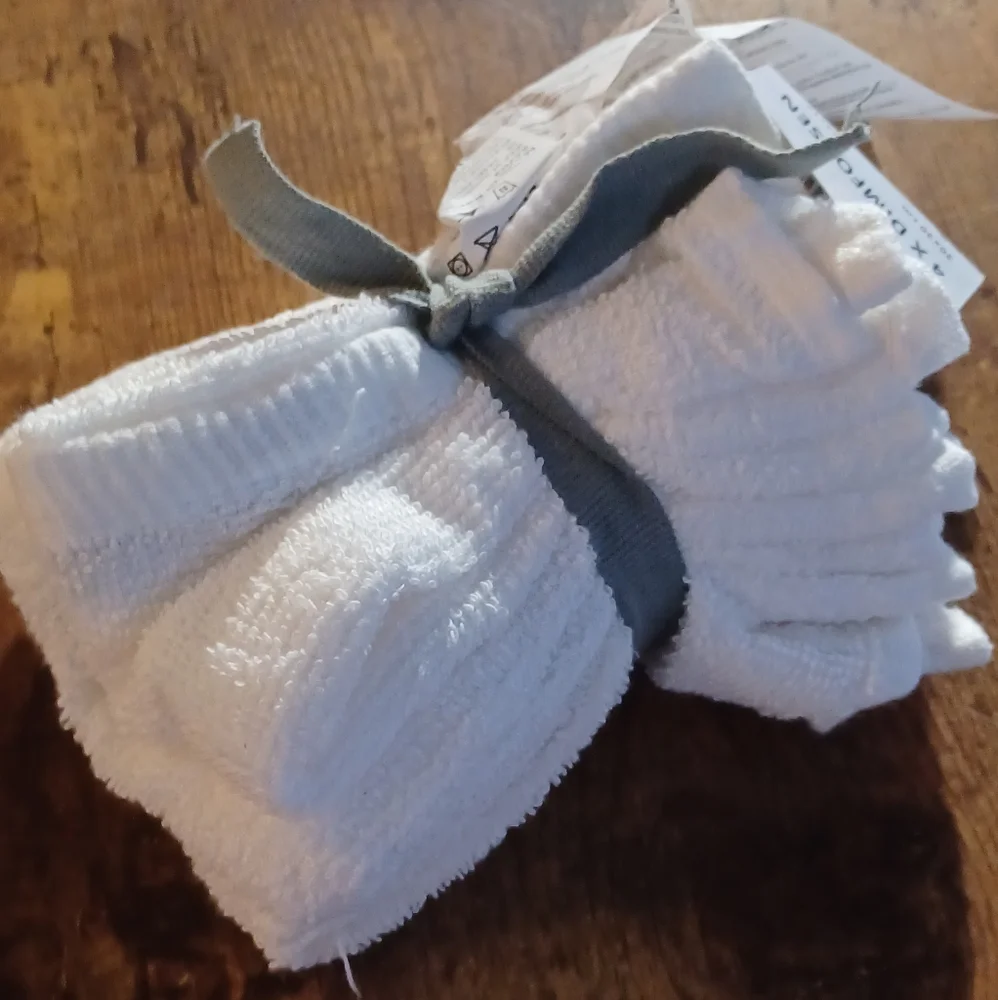 4 pk of IKEA white washcloths